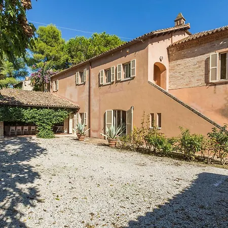 Anna Maria Villa *