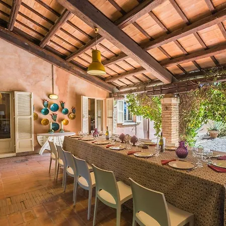 Anna Maria Villa *