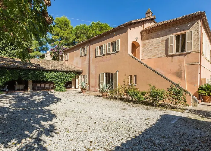 Anna Maria Βίλα *